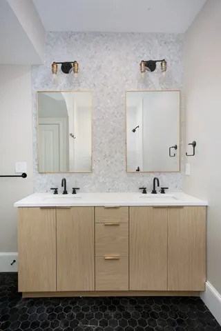 $3,400 | 15 Lanark Road, Unit 2, Brookline, MA 02445