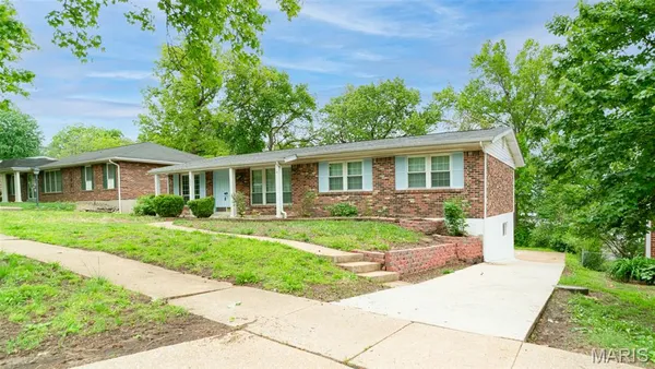 $2,250 | 1226 Wissmann Drive, Ballwin, MO 63011