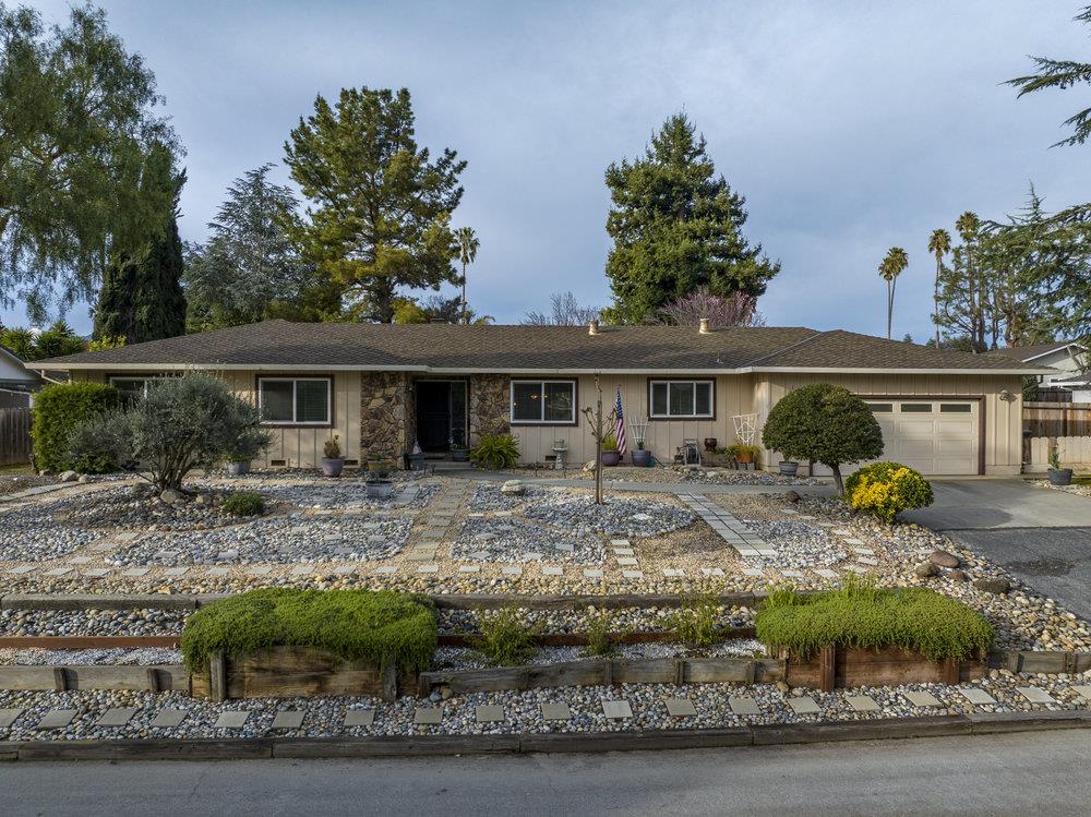 a view of house with a tub and pathway