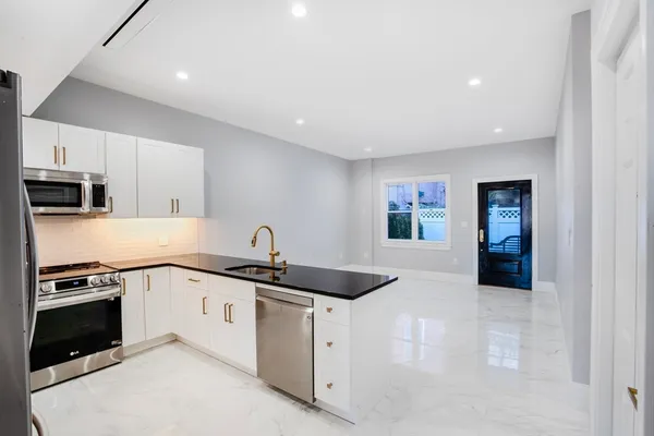 $5,995 | 290 Beacon Street, Unit R, Boston, MA 02116