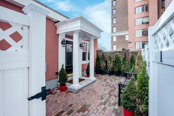 $5,995 | 290 Beacon Street, Unit R, Boston, MA 02116