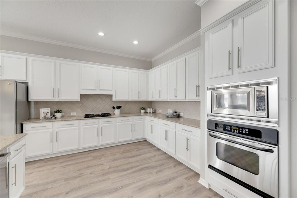 528 Islebay Drive Apollo Beach, FL 33572 - Photo 27 of 98 a kitchen with granite countertop white cabinets and stainless steel appliances