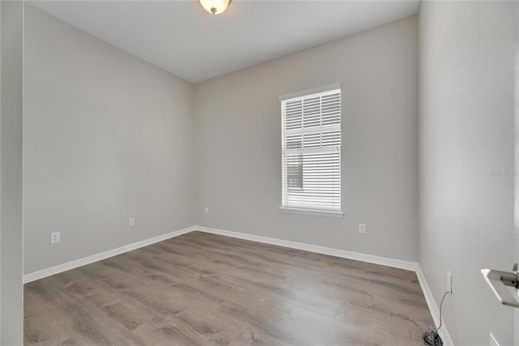 528 Islebay Drive Apollo Beach, FL 33572 - Photo 40 of 98 an empty room with a window