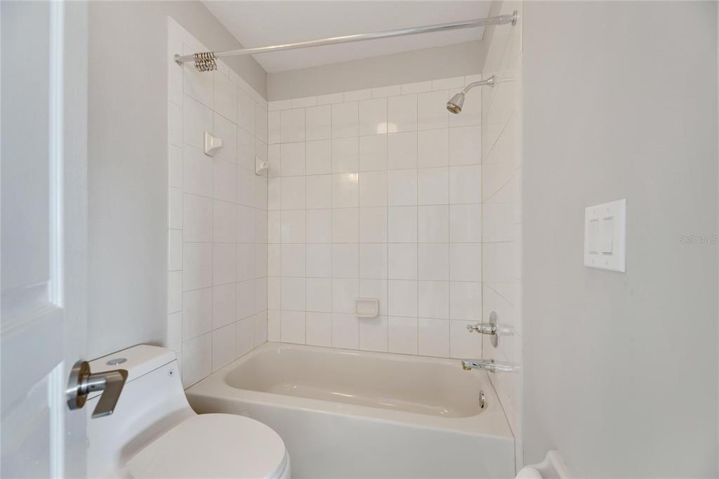 528 Islebay Drive Apollo Beach, FL 33572 - Photo 64 of 98 a bathroom with a shower and a tub