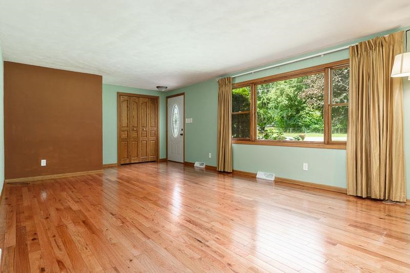 8731 Elevator Road Roscoe, IL 61073 - Photo 8 of 50 Gallery Image 8