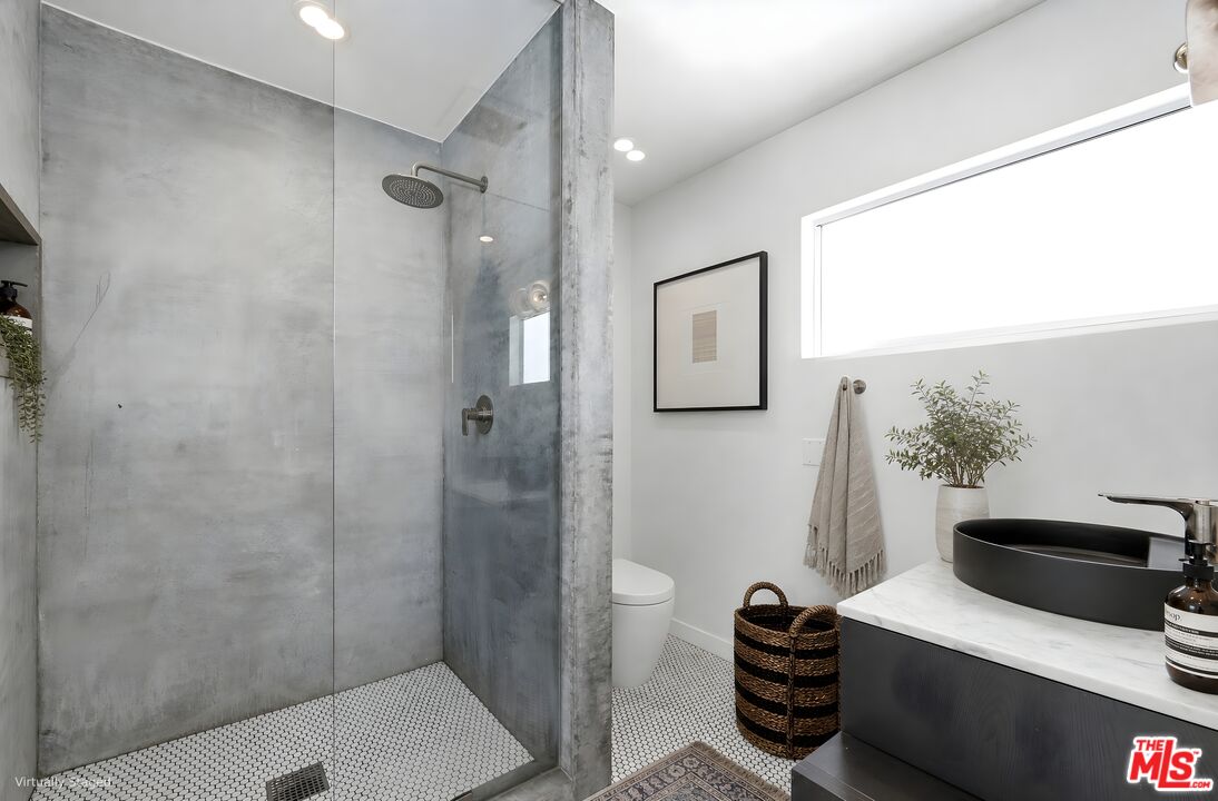 29221 Heathercliff Road, Unit 9 Malibu, CA 90265 - Photo 13 of 35