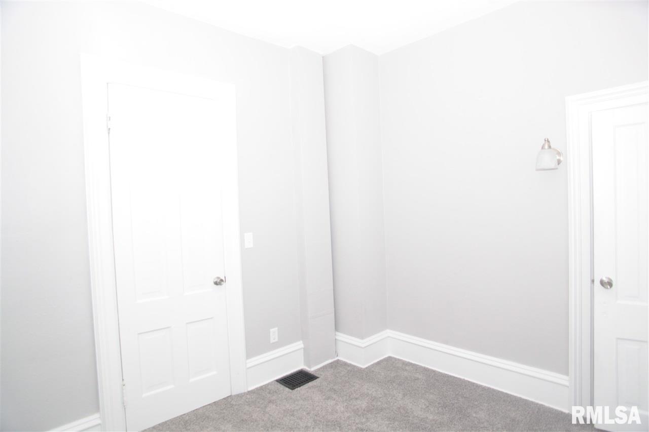 1155 12th Avenue Moline, IL 61265 - Photo 9 of 24