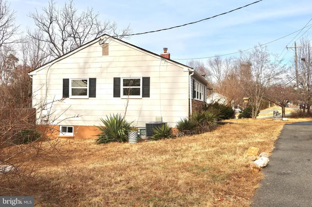 $2,400 | 147 Deacon Road, Fredericksburg, VA 22405