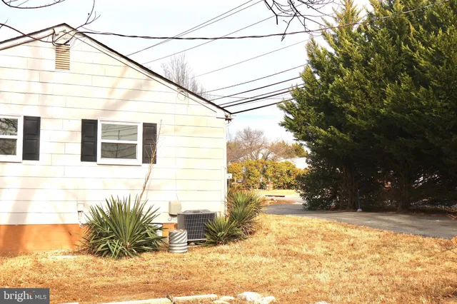 $2,400 | 147 Deacon Road, Fredericksburg, VA 22405