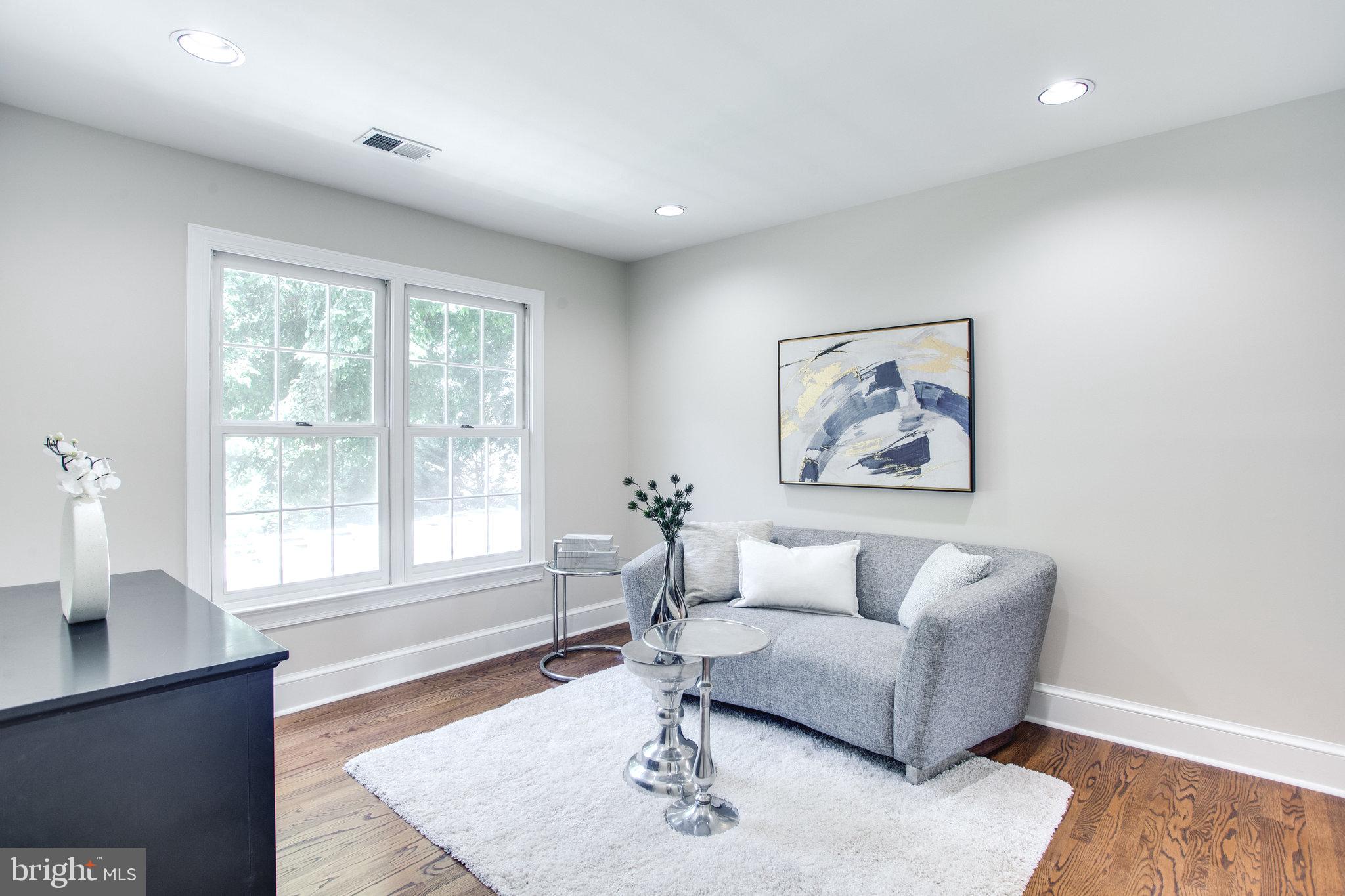 1504 Laughlin Avenue McLean, VA 22101 - Photo 25 of 43 siting area