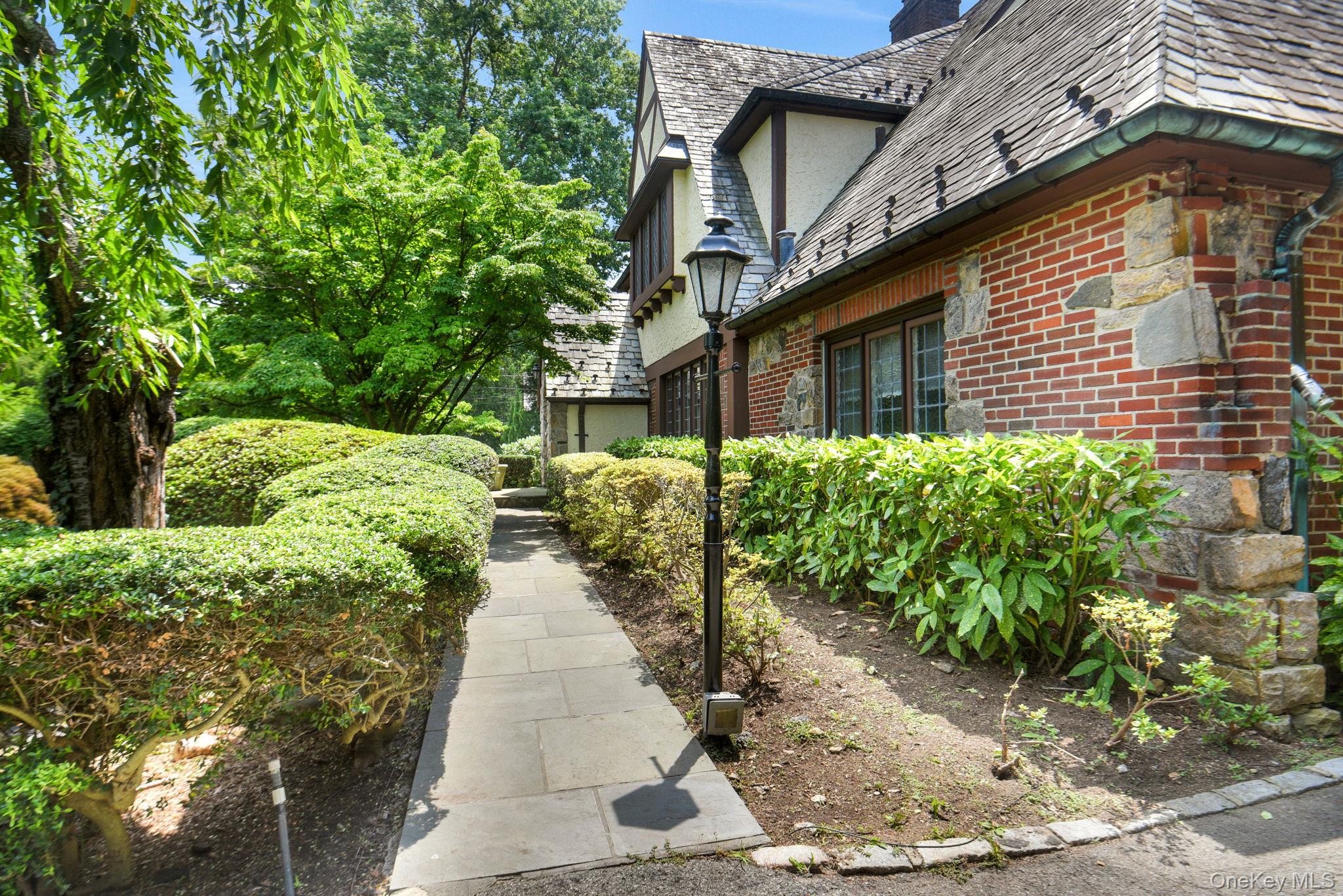 46 Fenimore Road Scarsdale, NY 10583 - Photo 3 of 40