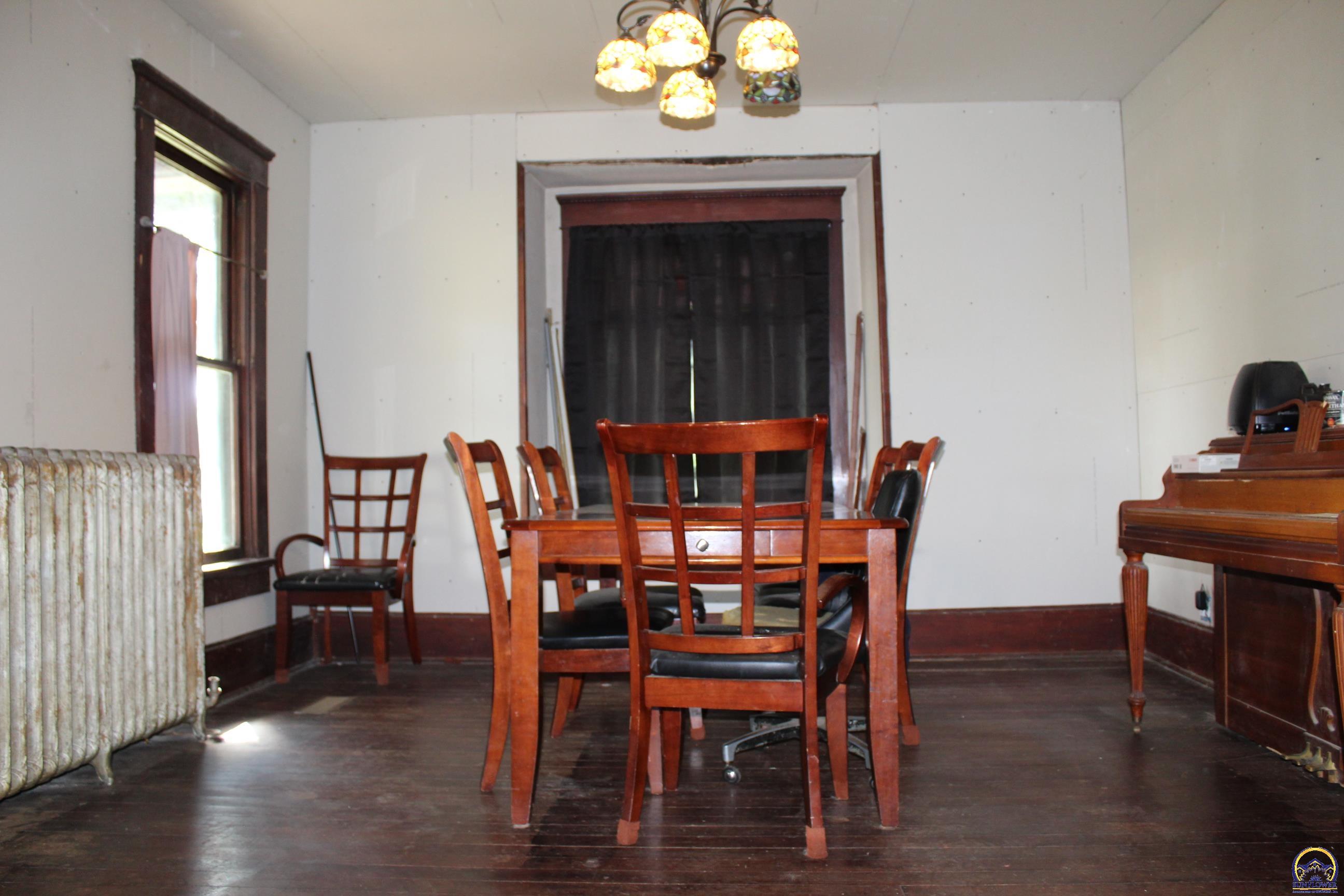 424 North 5th Street Quenemo, KS 66528 - Photo 3 of 28