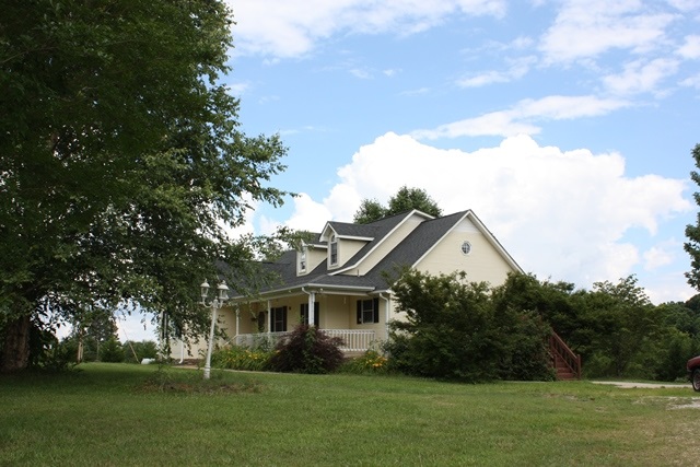 122 Davis Bridge Road Westminster, SC 29693 - Photo 1 of 23 Gallery Image 1