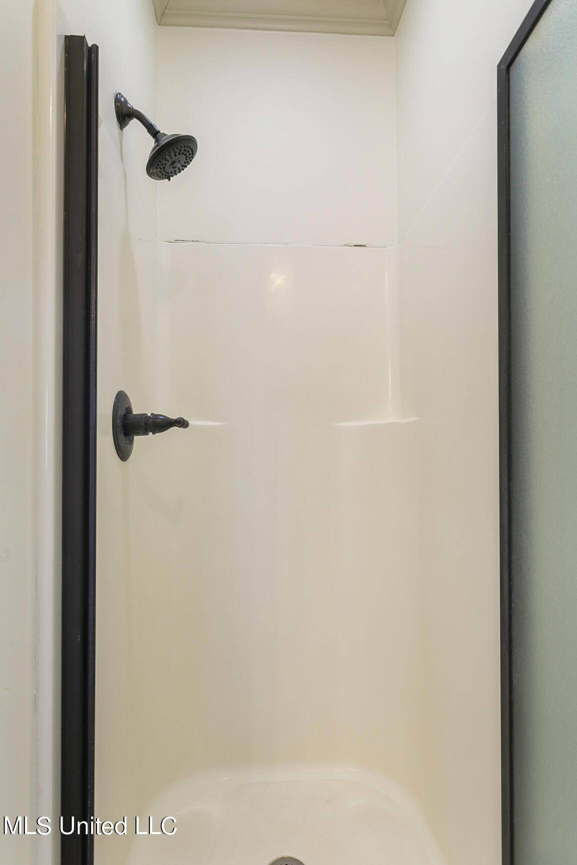 1904 East Ridge Circle Madison, MS 39110 - Photo 25 of 39 Separate Shower
