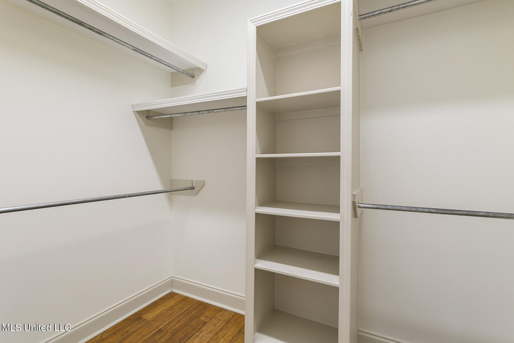 1904 East Ridge Circle Madison, MS 39110 - Photo 27 of 39 Large Walk in Closet