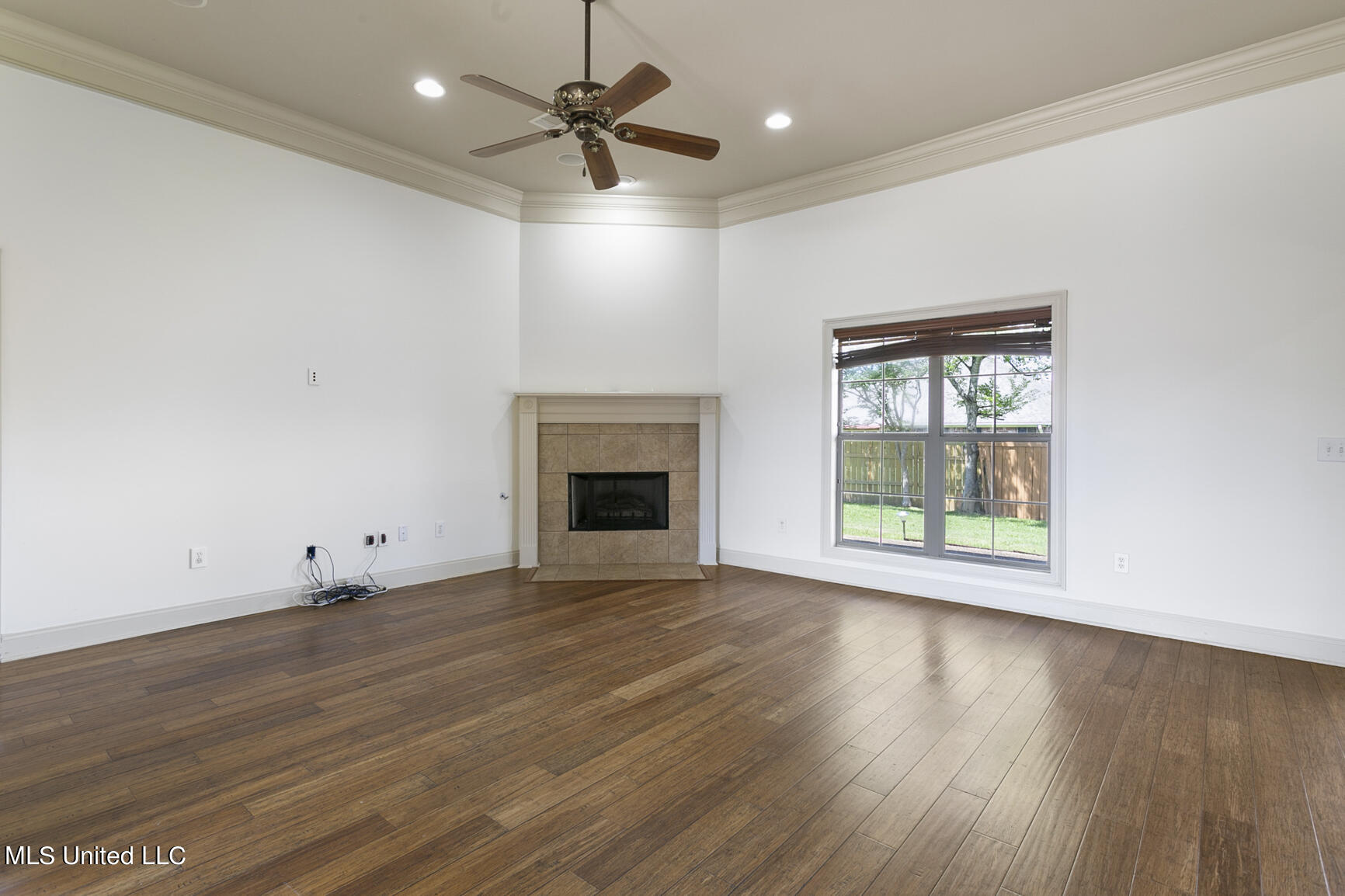 1904 East Ridge Circle Madison, MS 39110 - Photo 7 of 39 Large Living Roomn