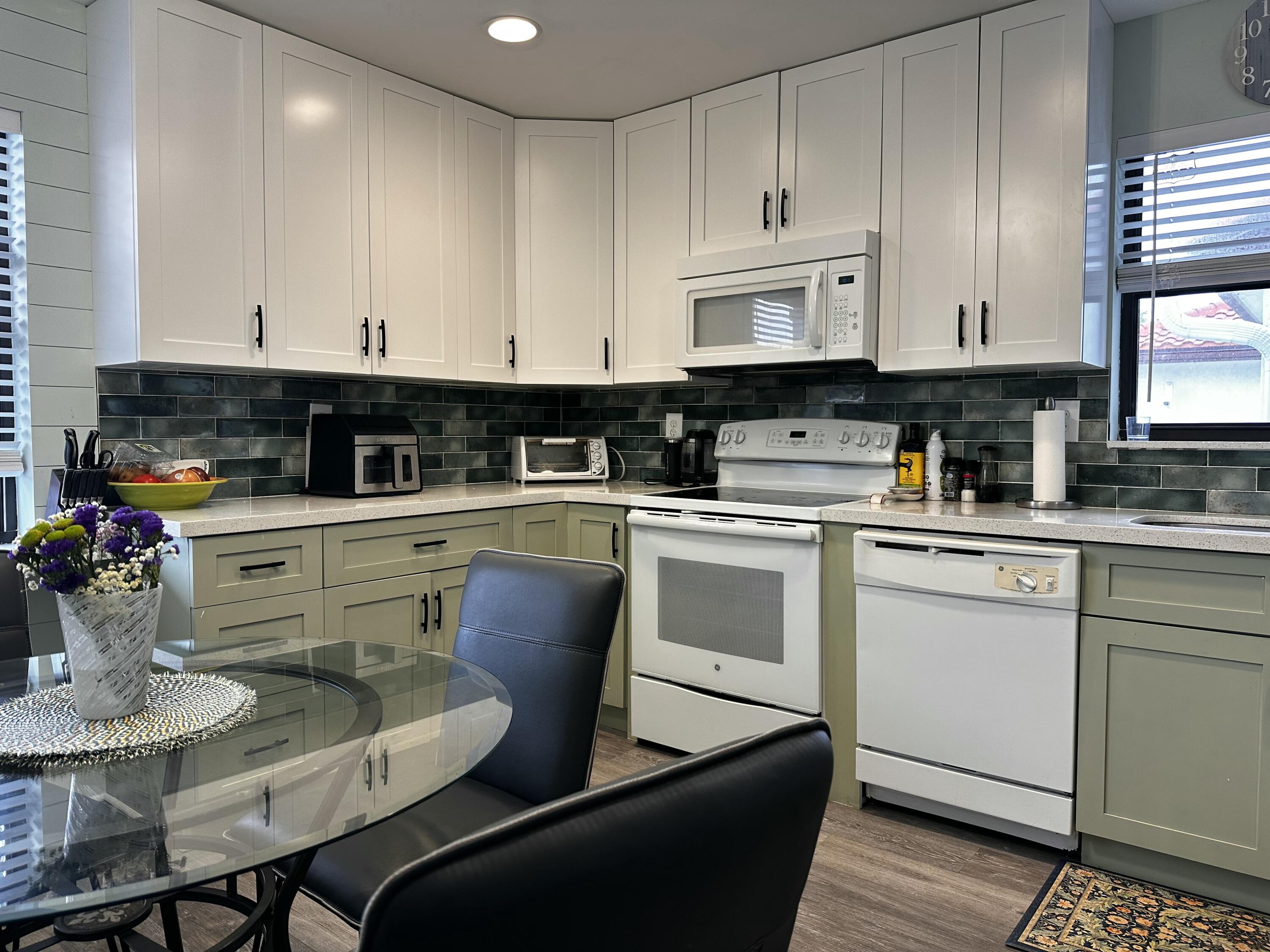 6142 Southeast Landing Way, Unit 16 Stuart, FL 34997 - Photo 42 of 73 Kitchen