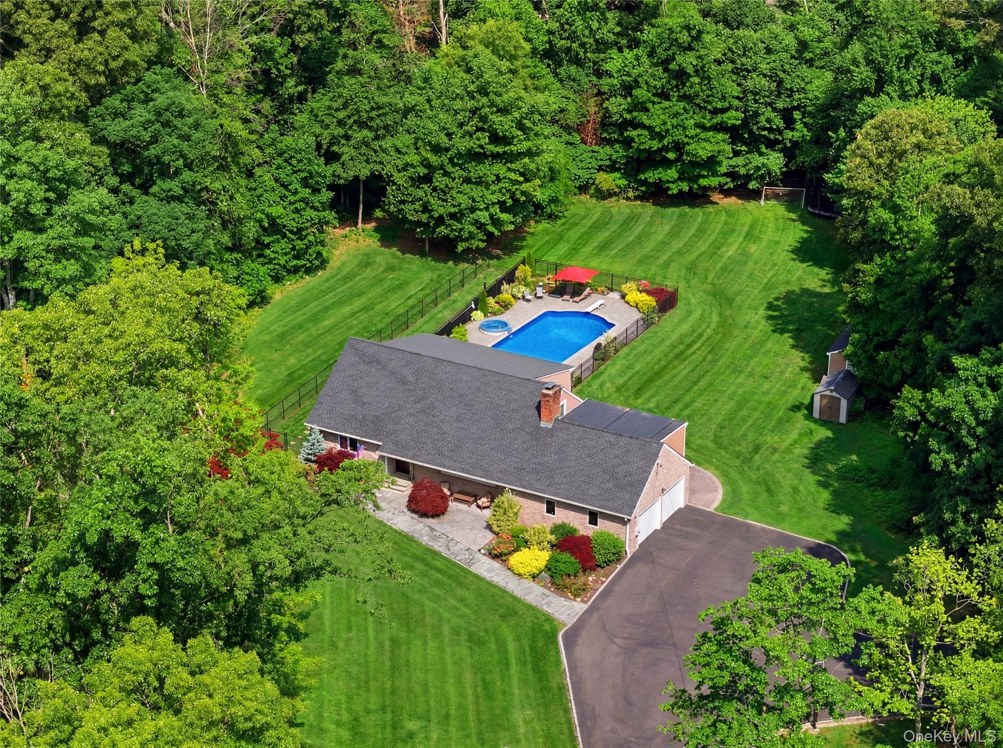 431 Woodbury Road Cold Spring Harbor, NY 11724 - Photo 2 of 26