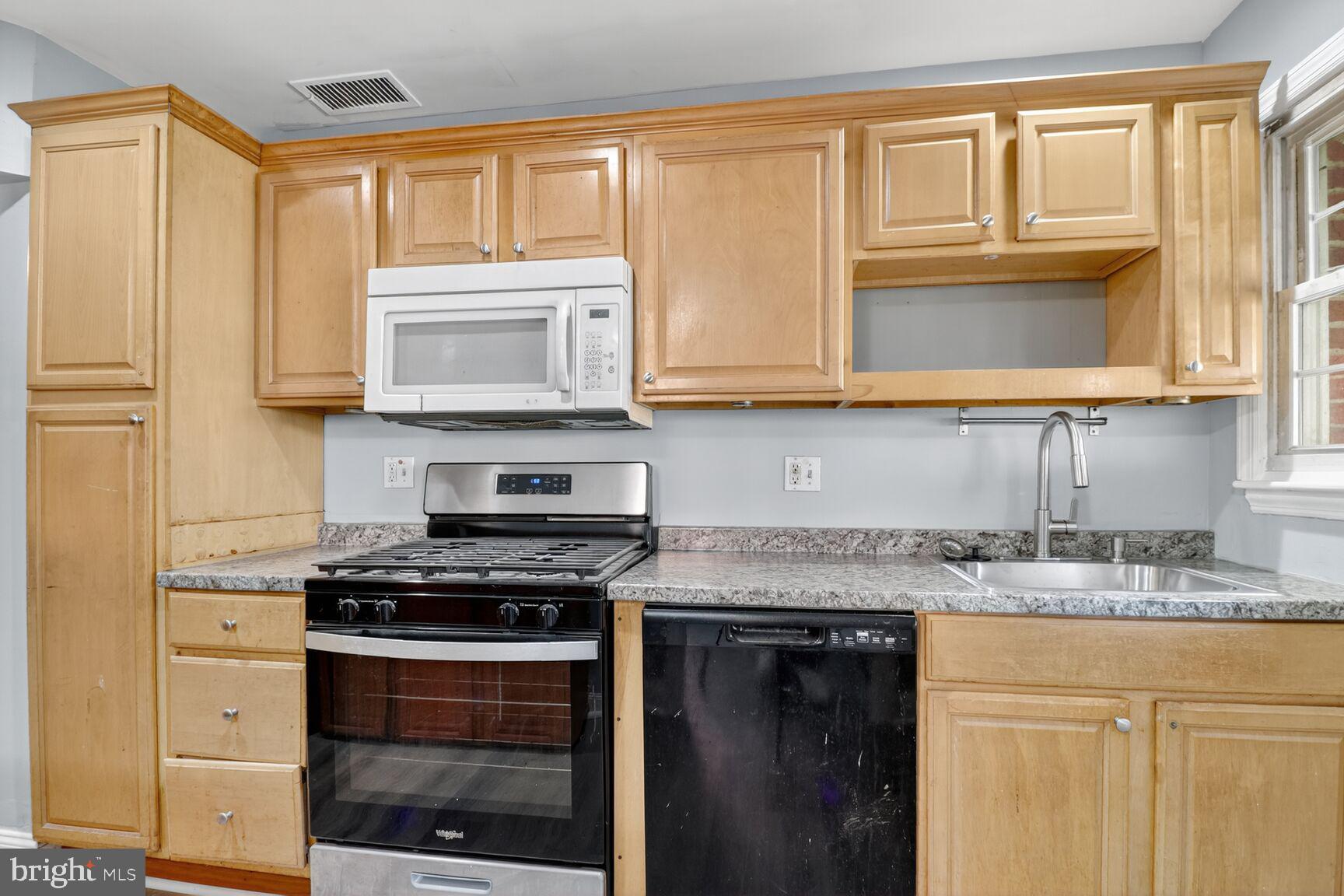 1748 Yakona Road Parkville, MD 21234 - Photo 5 of 15