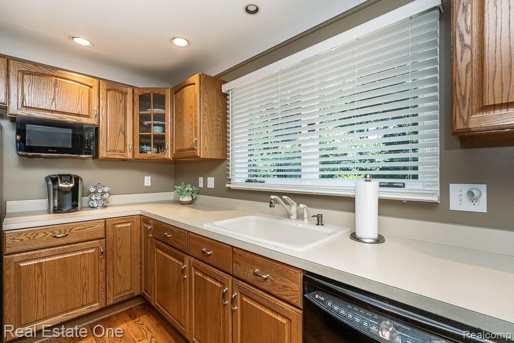 471 Elmhill Road Rochester Hills, MI 48306 - Photo 11 of 34