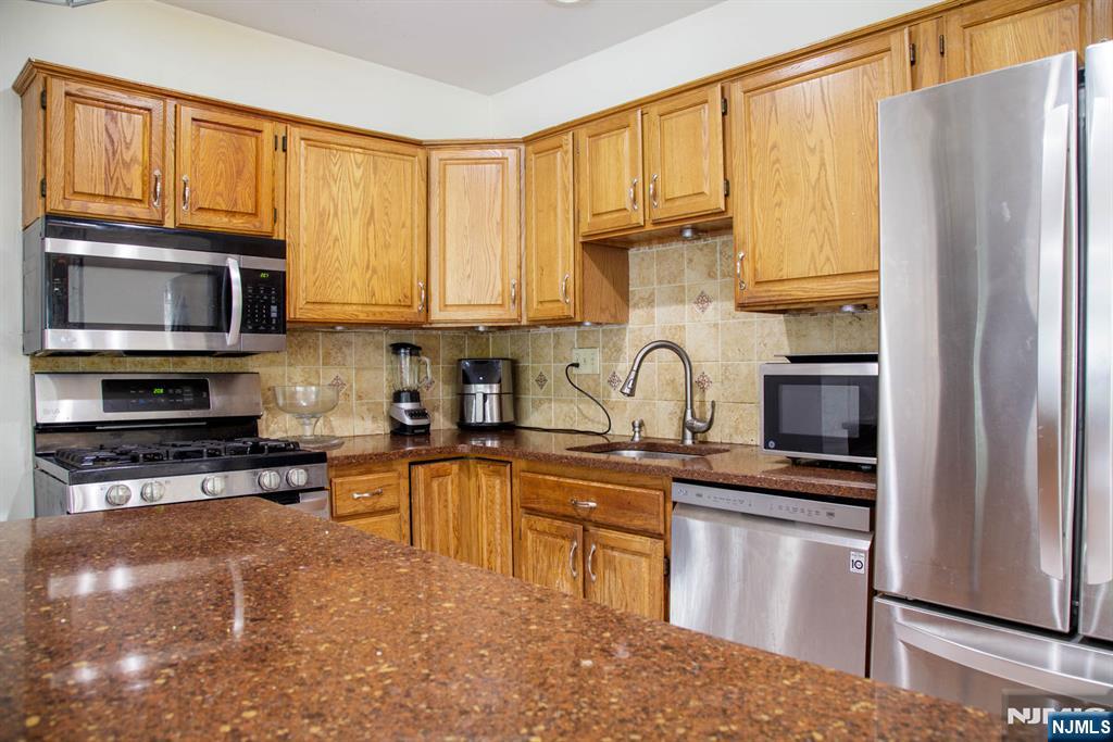 518 West Anderson Street Hackensack, NJ 07601 - Photo 10 of 23