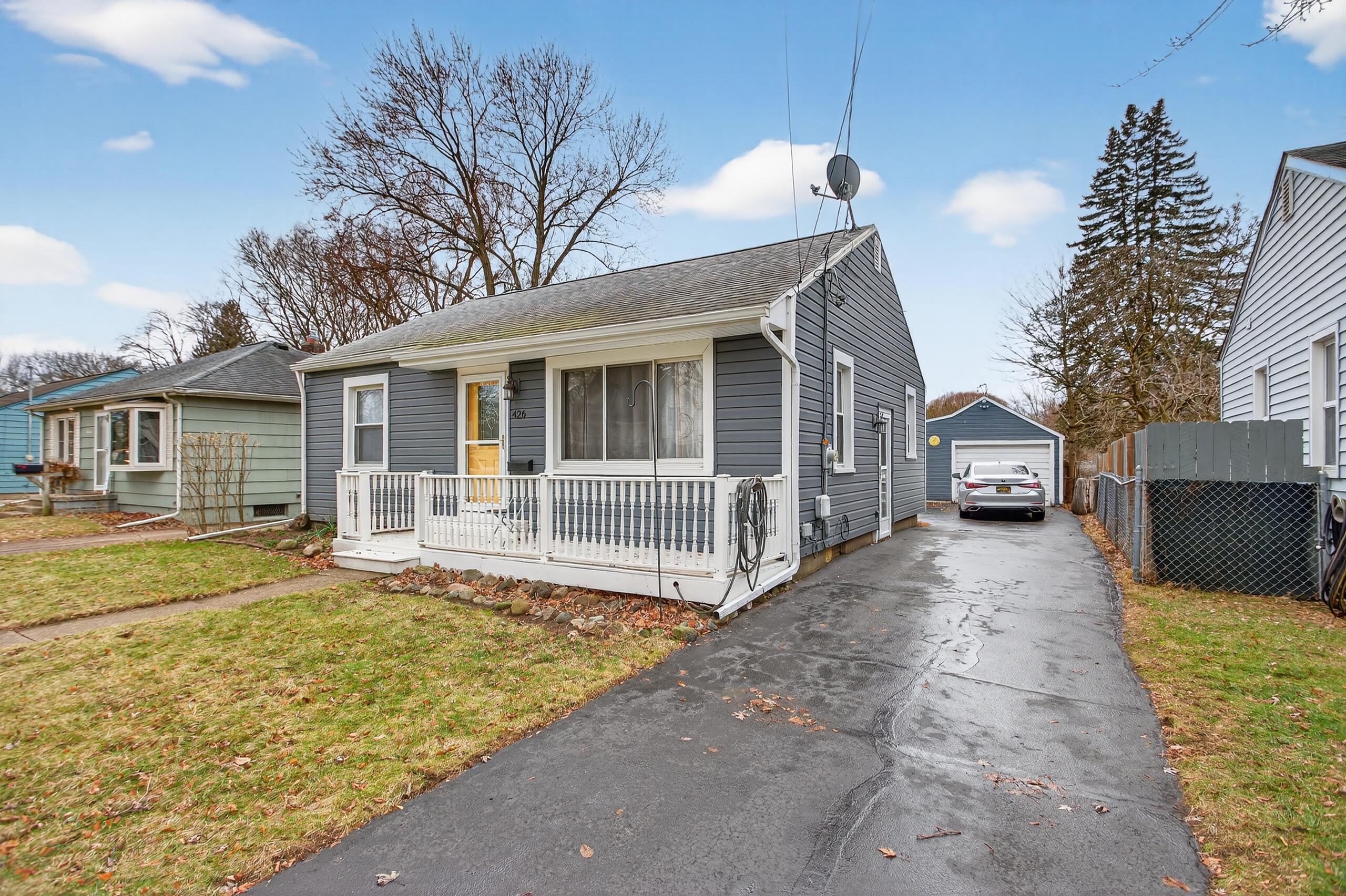 426 Orange Street Jackson, MI 49202 - Photo 2 of 30 004_0N0A8009