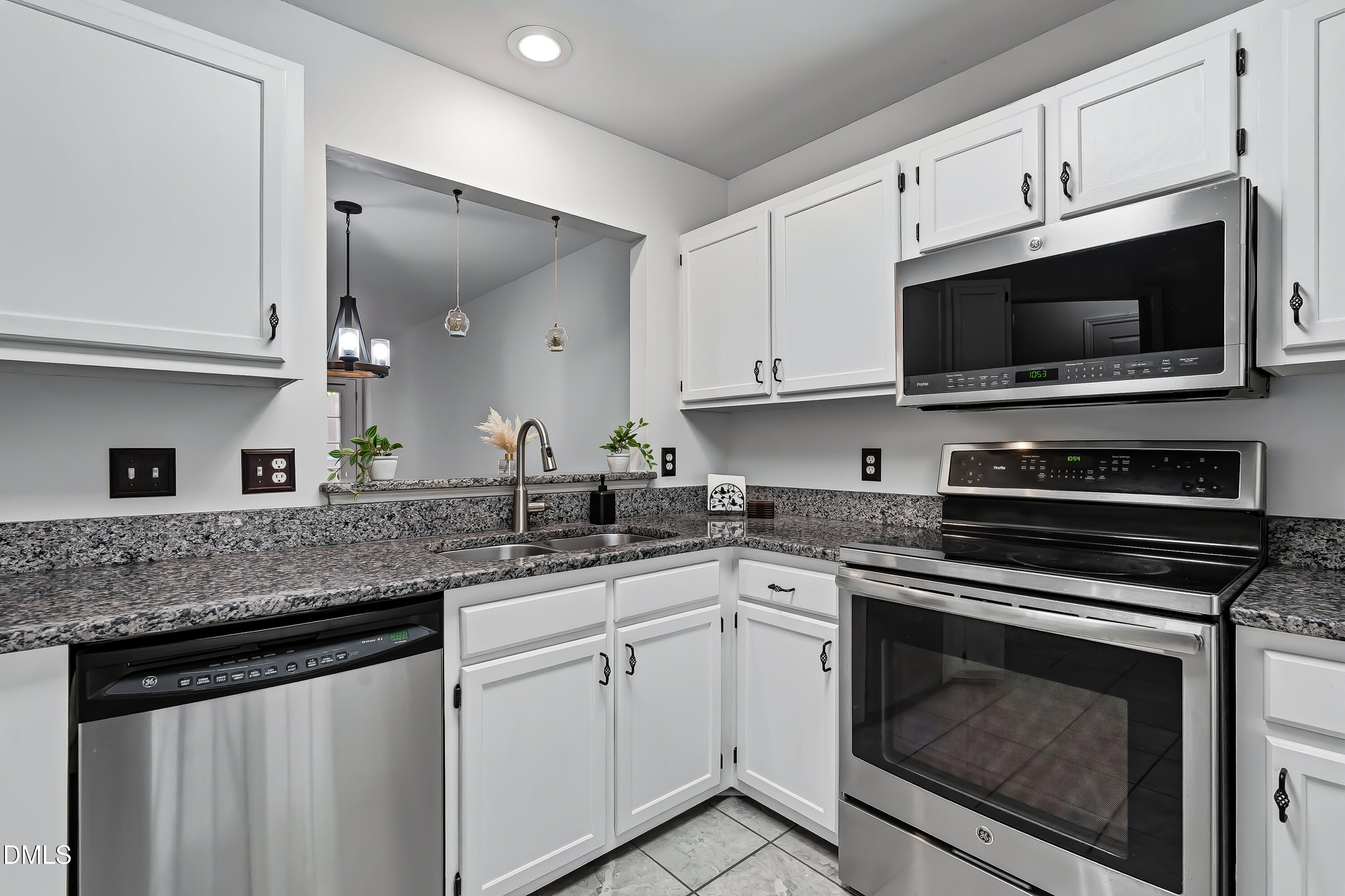6026 Epping Forest Drive Raleigh, NC 27613 - Photo 17 of 46 Kitchen