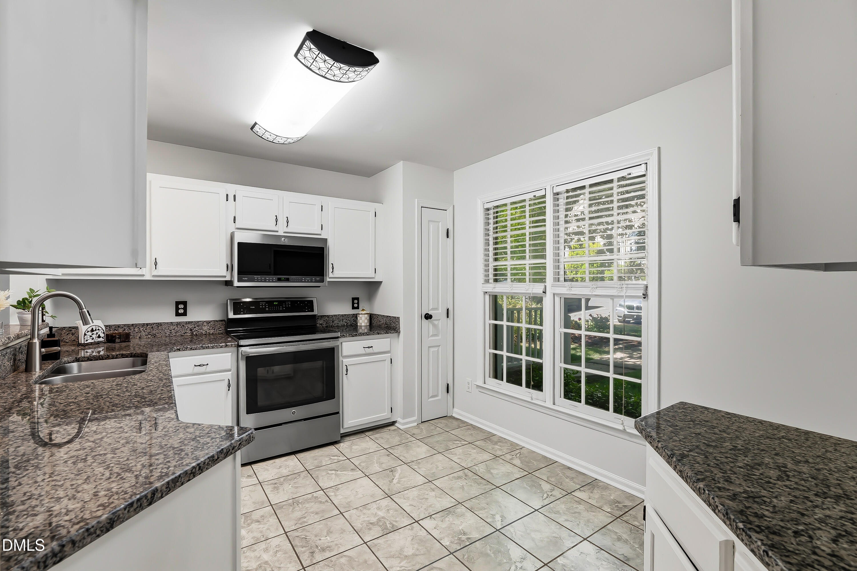 6026 Epping Forest Drive Raleigh, NC 27613 - Photo 18 of 46 Kitchen