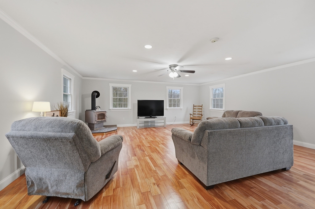 324 West Sutton Road Sutton, MA 01590 - Photo 4 of 42 Gallery Image 4