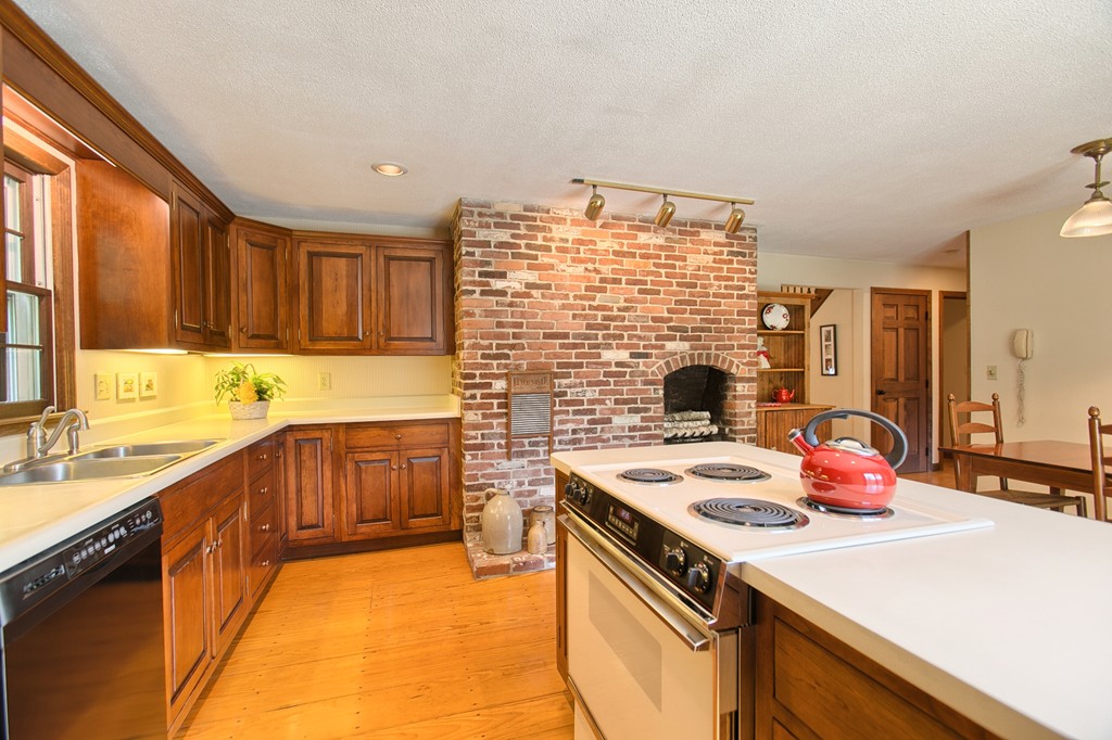 847 Chase Road Lunenburg, MA 01462 - Photo 11 of 30