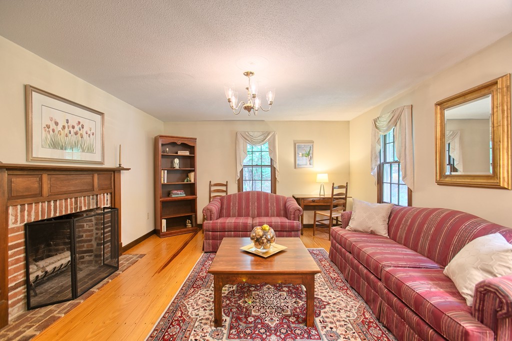 847 Chase Road Lunenburg, MA 01462 - Photo 5 of 30