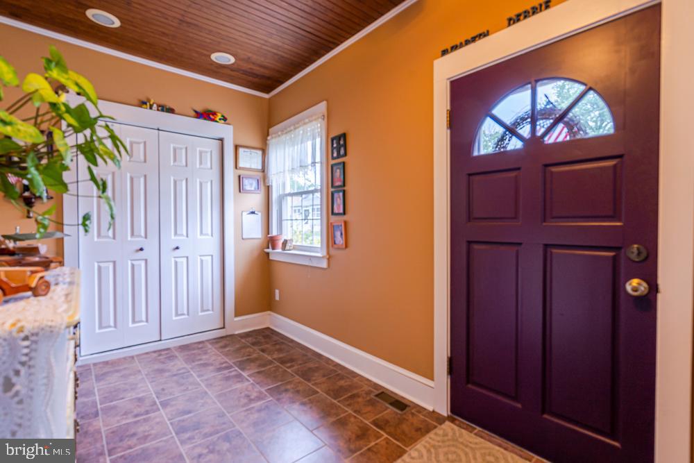 159 Yale Road Audubon, NJ 08106 - Photo 9 of 36 Enclosed Front Porch