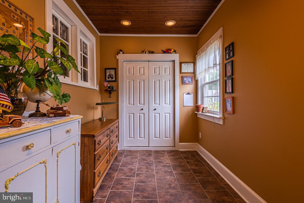 159 Yale Road Audubon, NJ 08106 - Photo 10 of 36 Enclosed front Porch
