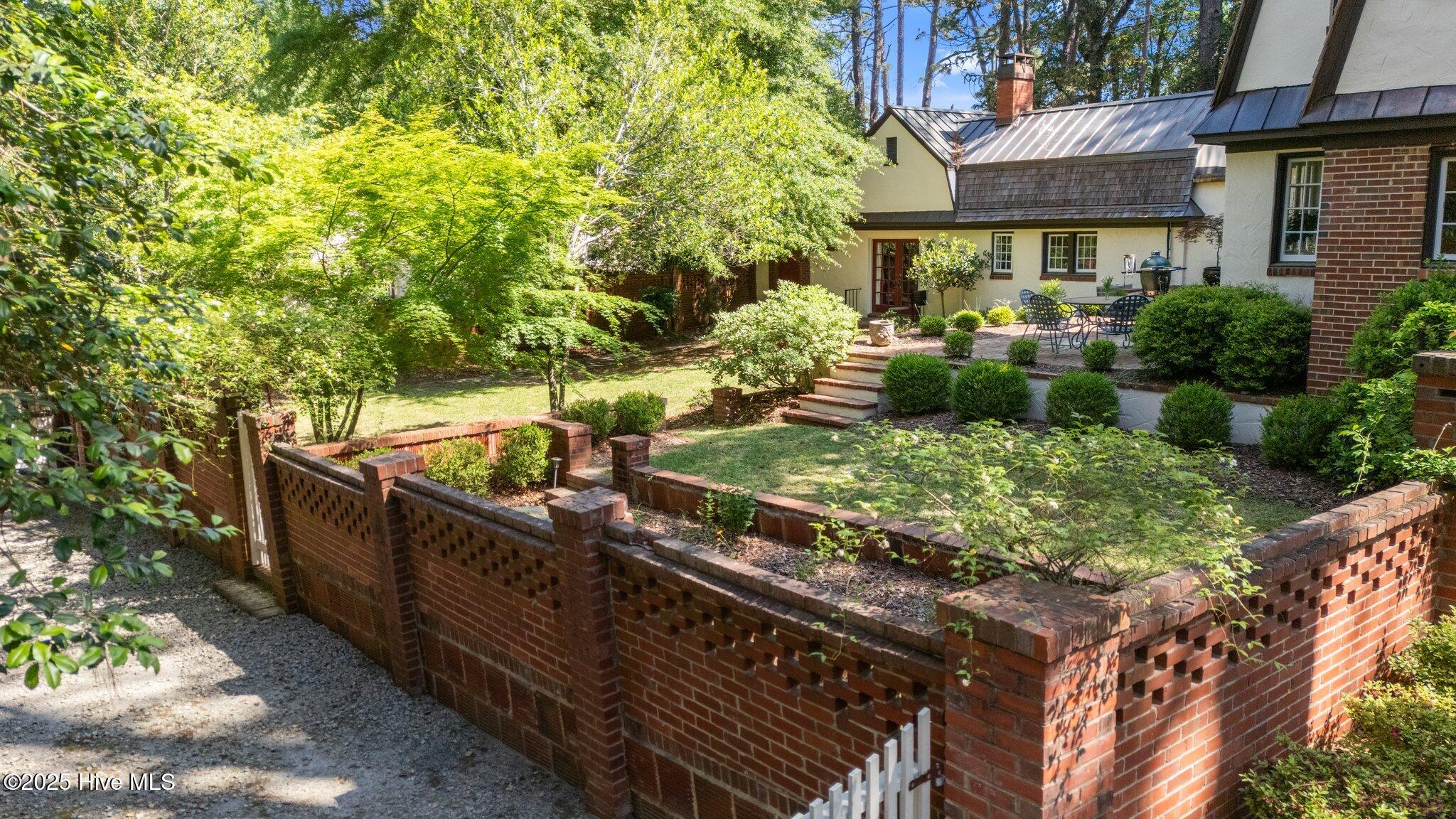 100 South Ridge Street Southern Pines, NC 28387 - Photo 4 of 51 100 S Ridge Street
