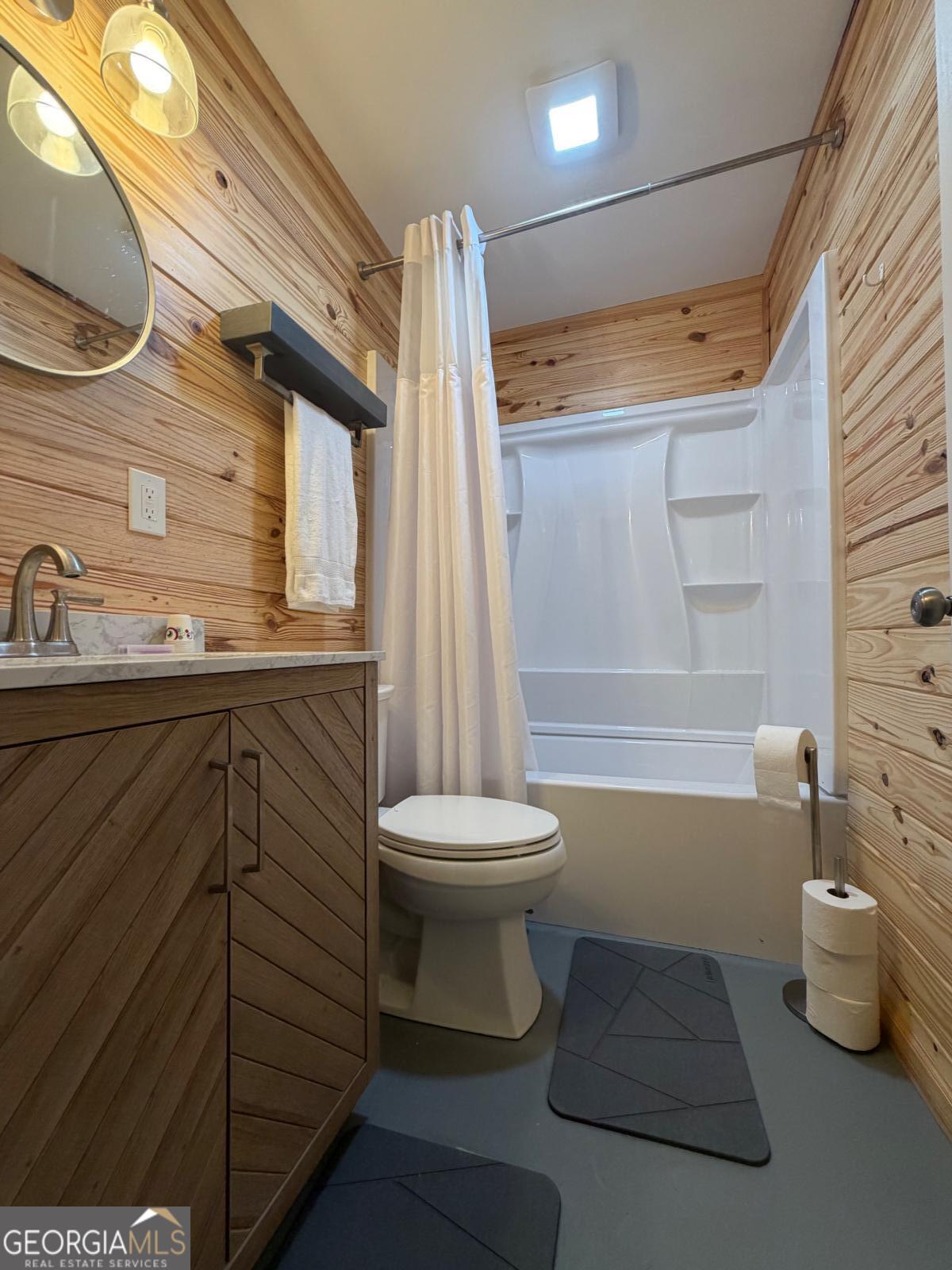111 Dead River Road Glenwood, GA 30428 - Photo 20 of 40 a bathroom with a sink a toilet and shower