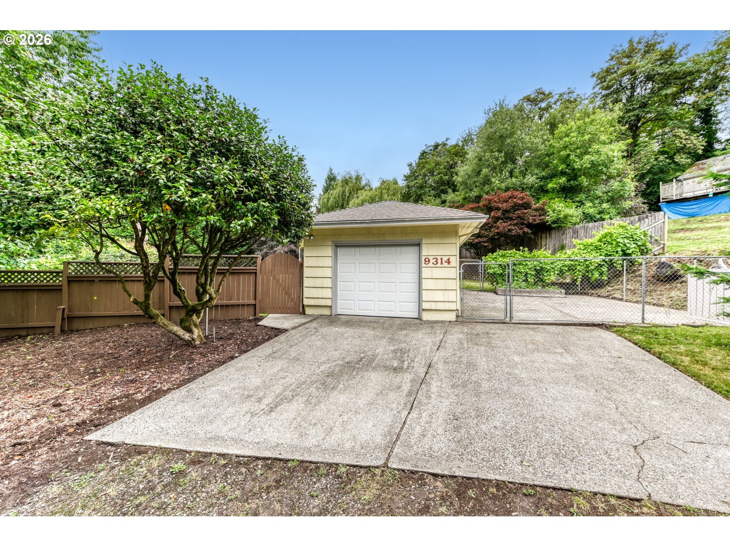 9314 Southwest Terwilliger Boulevard Portland, OR 97219 - Photo 18 of 27