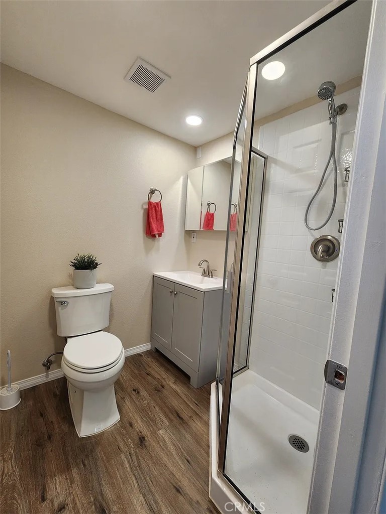 412 Delphine Place, Unit B Fullerton, CA 92833 - Photo 7 of 10 Bathroom