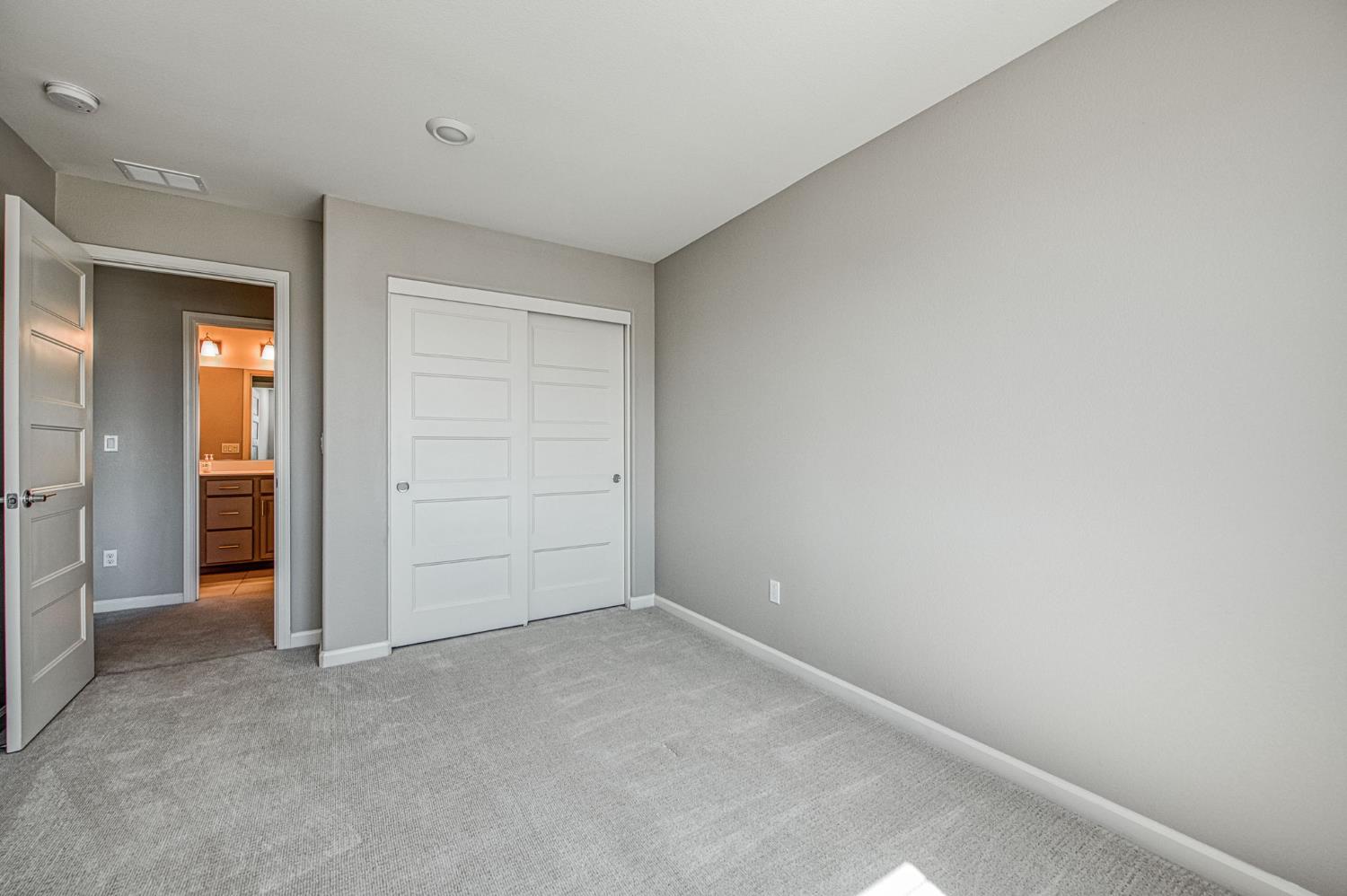 987 North Filbert Avenue Fresno, CA 93727 - Photo 30 of 38