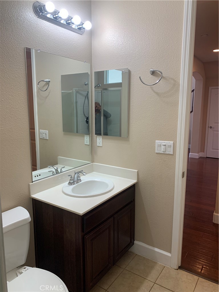 538 Burnt Ranch Way Chico, CA 95973 - Photo 16 of 34 a bathroom with a sink and a mirror