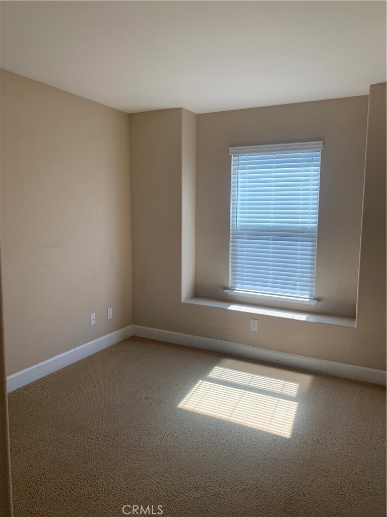 538 Burnt Ranch Way Chico, CA 95973 - Photo 19 of 34 an empty room with a window