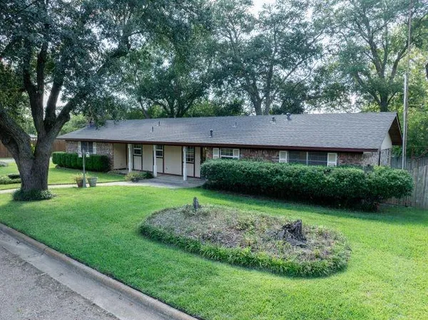 $327,500 | 319 North Spruce Street, Van, TX 75790