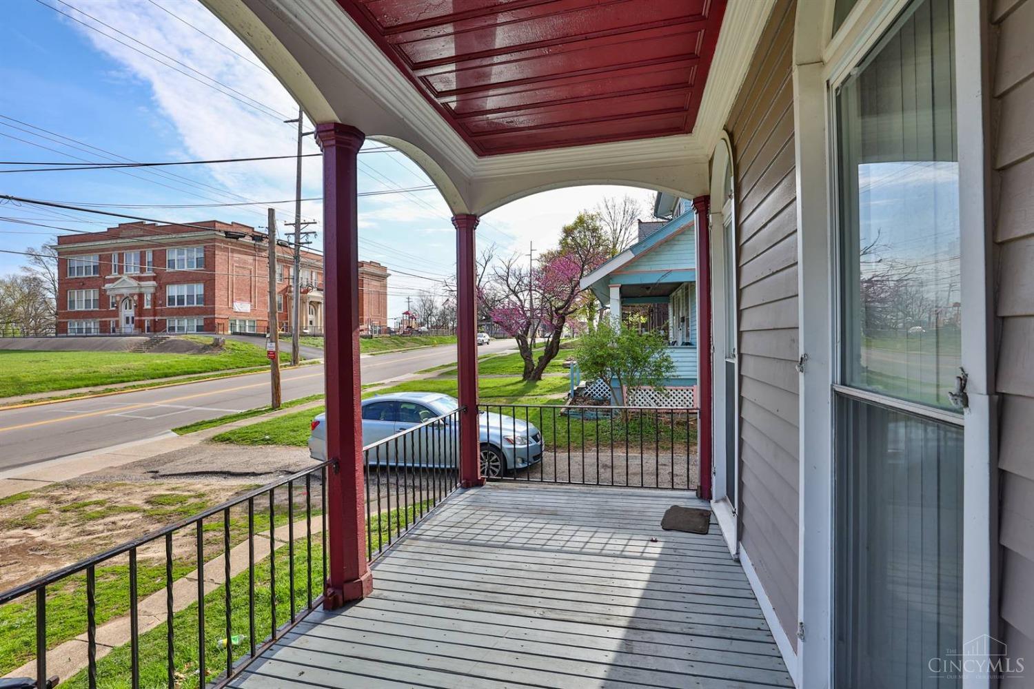 1725 Compton Road Cincinnati, OH 45231 - Photo 4 of 34 Gallery Image 4