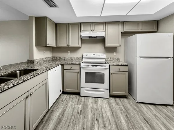 $1,349 | 4530 Southwest 10th Avenue, Unit 201, Cape Coral, FL 33914