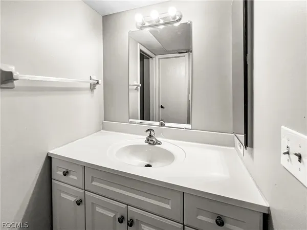 $1,349 | 4530 Southwest 10th Avenue, Unit 201, Cape Coral, FL 33914