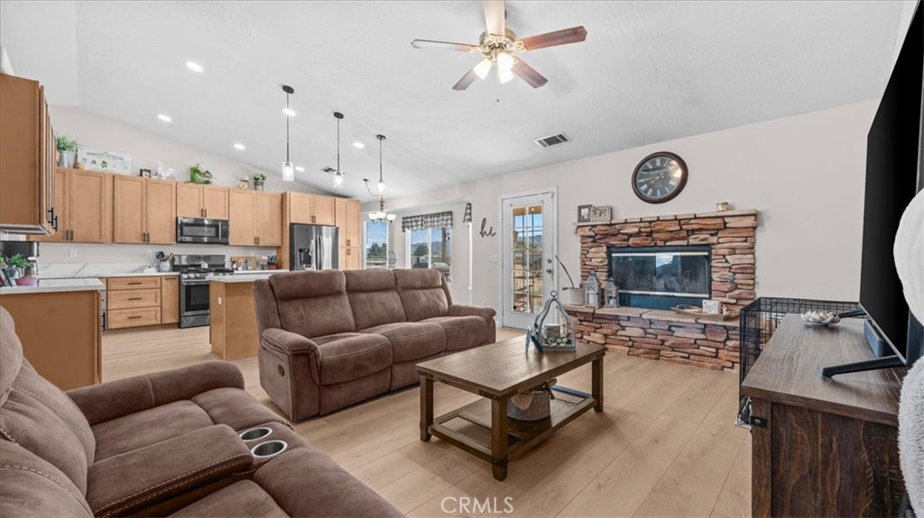 15535 Erie Road Apple Valley, CA 92307 - Photo 3 of 34