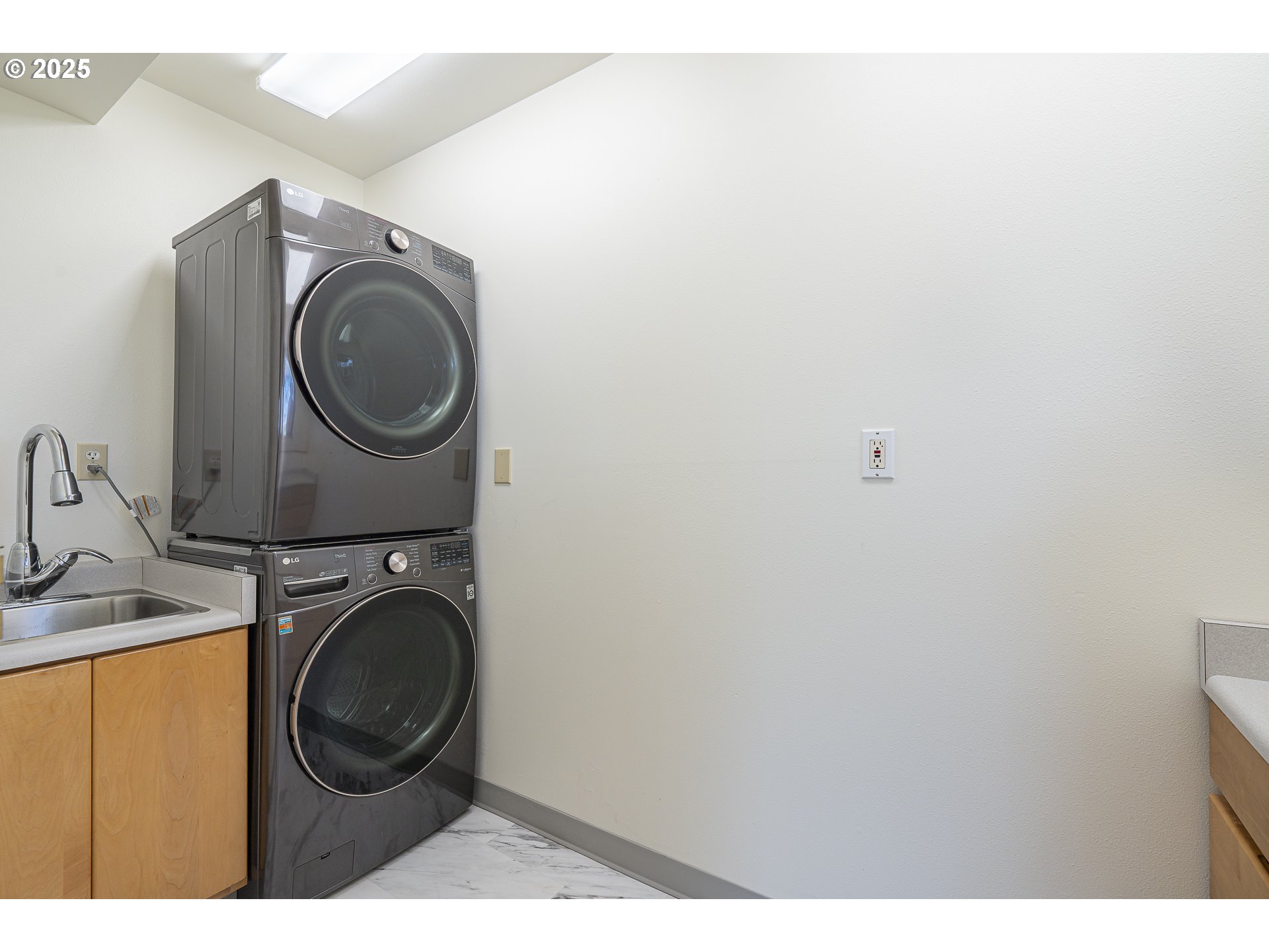 25731 Southwest Neill Road Newberg, OR 97132 - Photo 20 of 39 a utility room with sink dryer and washer