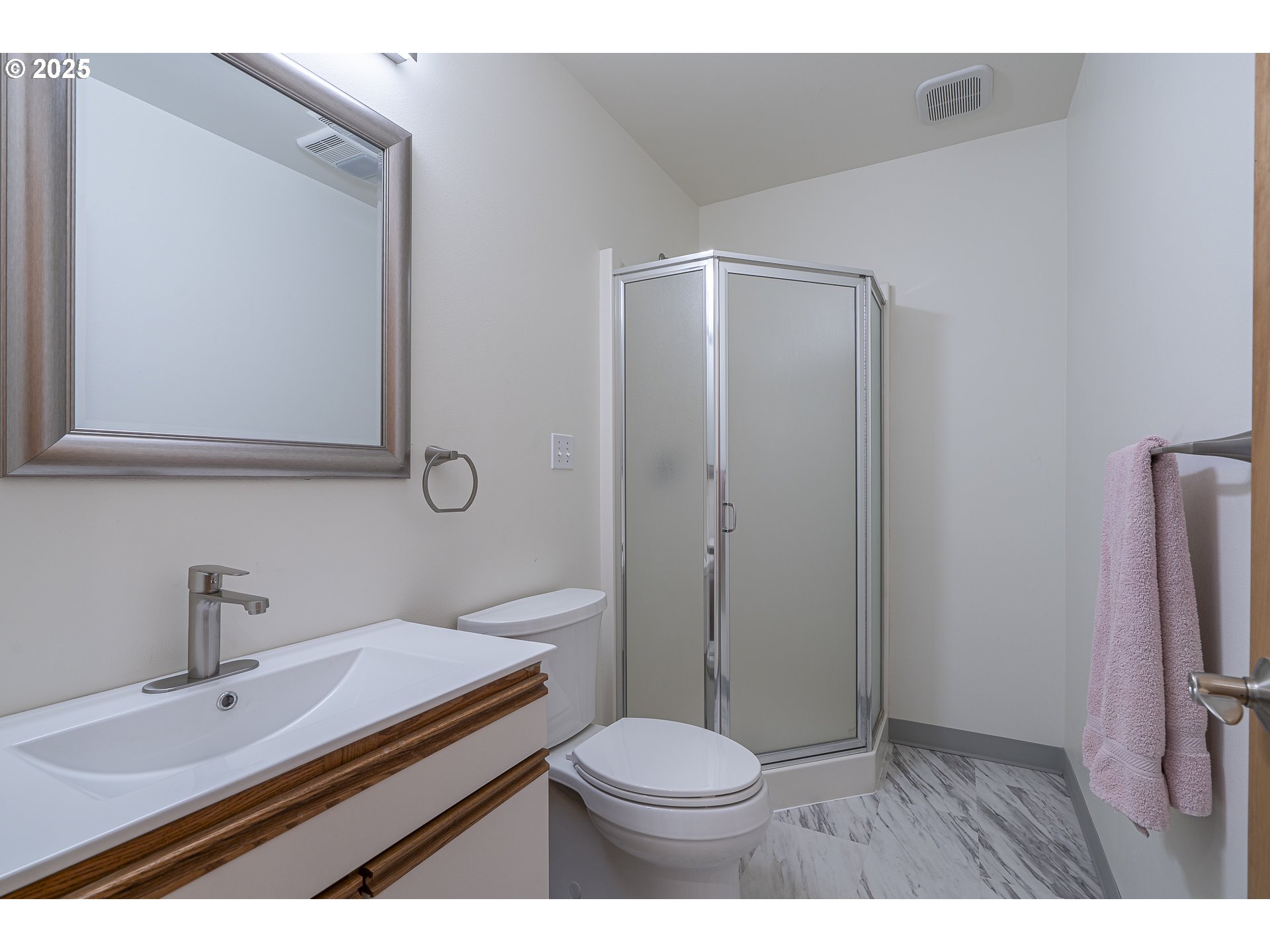 25731 Southwest Neill Road Newberg, OR 97132 - Photo 21 of 39 a bathroom with a sink a toilet and shower