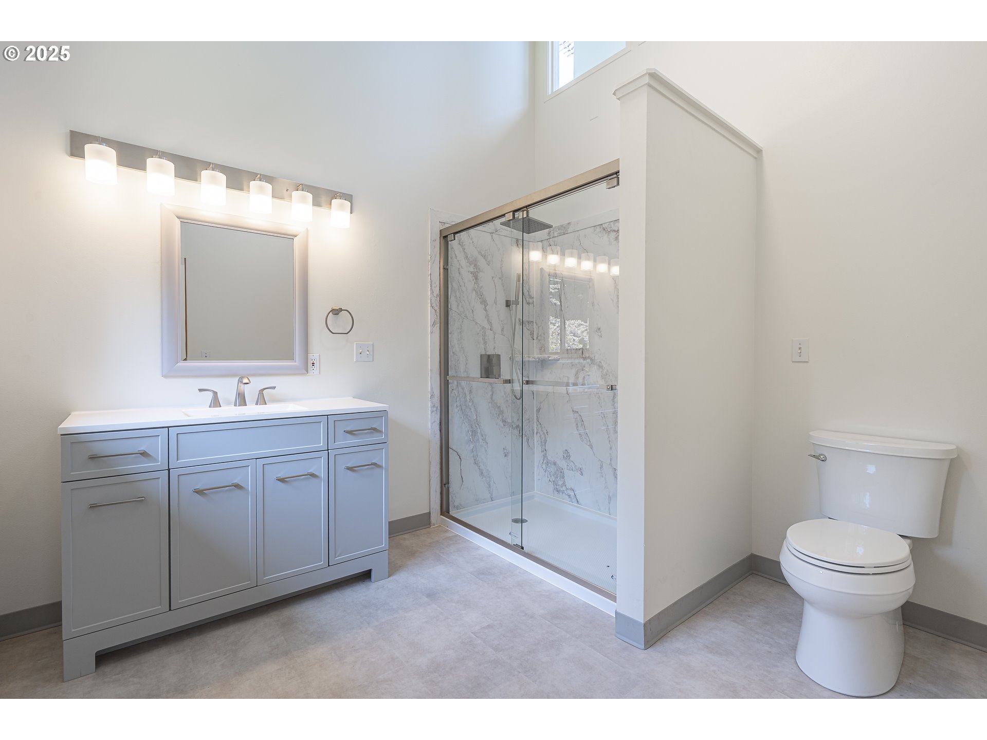 25731 Southwest Neill Road Newberg, OR 97132 - Photo 25 of 39 a bathroom with a toilet a sink a mirror and a shower