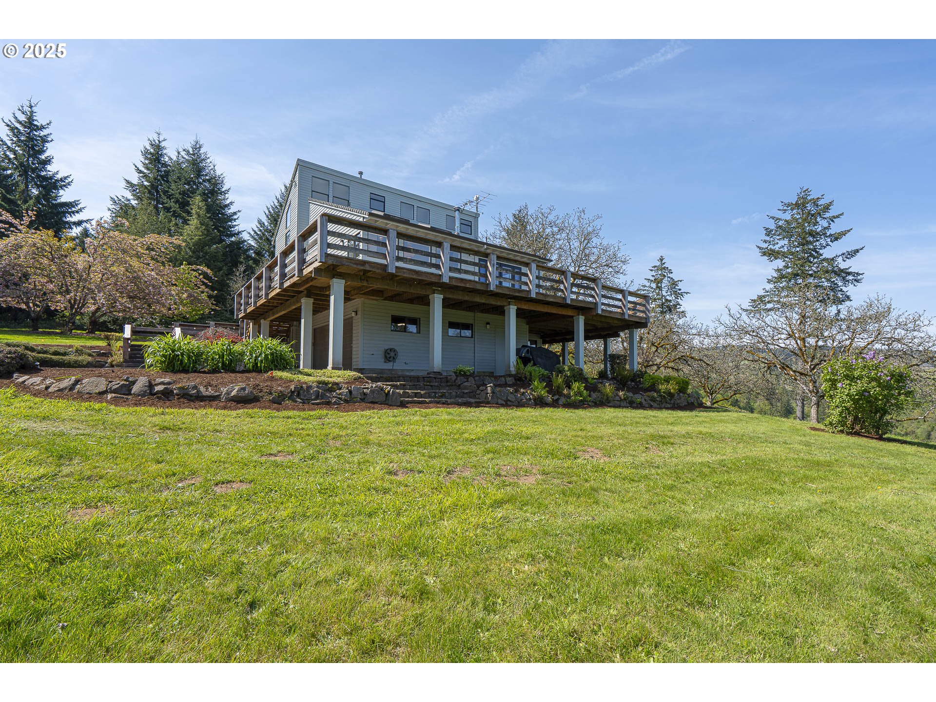 25731 Southwest Neill Road Newberg, OR 97132 - Photo 34 of 39 a front view of a house with a garden