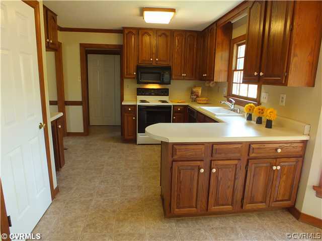 10716 Warren Road Glen Allen, VA 23060 - Photo 5 of 13 Kitchen
